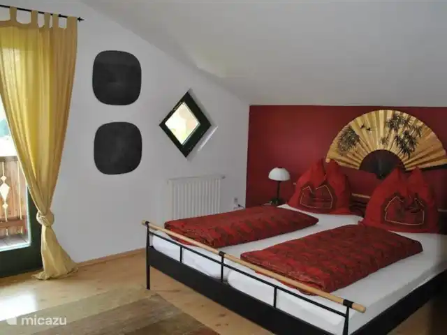 Chalet Olduvaï | Autriche, Salzburgerland, Leogang-Saalfelden - chalet La chambre 2 a également accès au balcon.