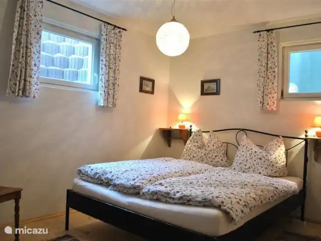 Chalet Olduvaï | Autriche, Salzburgerland, Leogang-Saalfelden - chalet Au sous-sol, nous avons une chambre confortable avec une petite salle de bain attenante. Douche, lavabo et toilettes