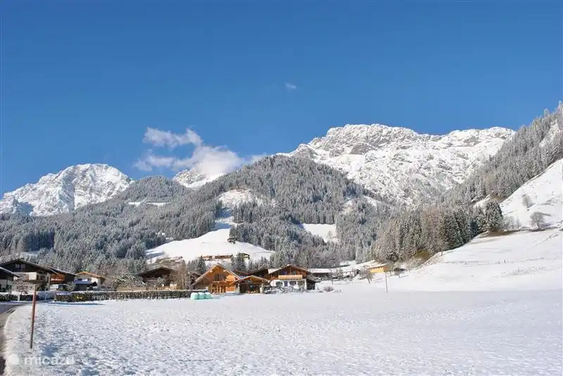 Hier ziet u, hoe herlijk ons huis ligt.
Welk fantastische omgeving. Achter ons huis ziet u de Leoganger Steinbergen
Zelfs in de winter is ons huis goed te bereiken.
