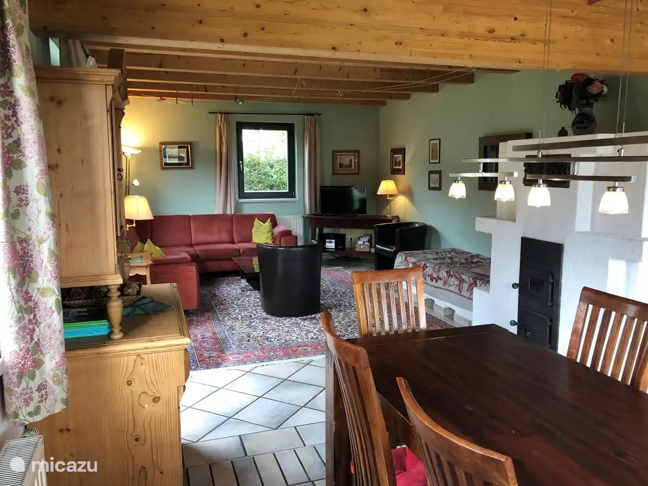 De Heissluftherd geeft heerlijke extra warmte. Natuurlijk hebben we ook centrale verwarming.