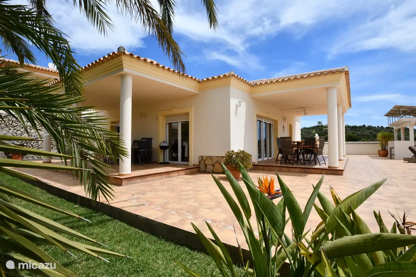 ESTRELLA: een heerlijke villa.
 En direct het zwembad voor het terras.