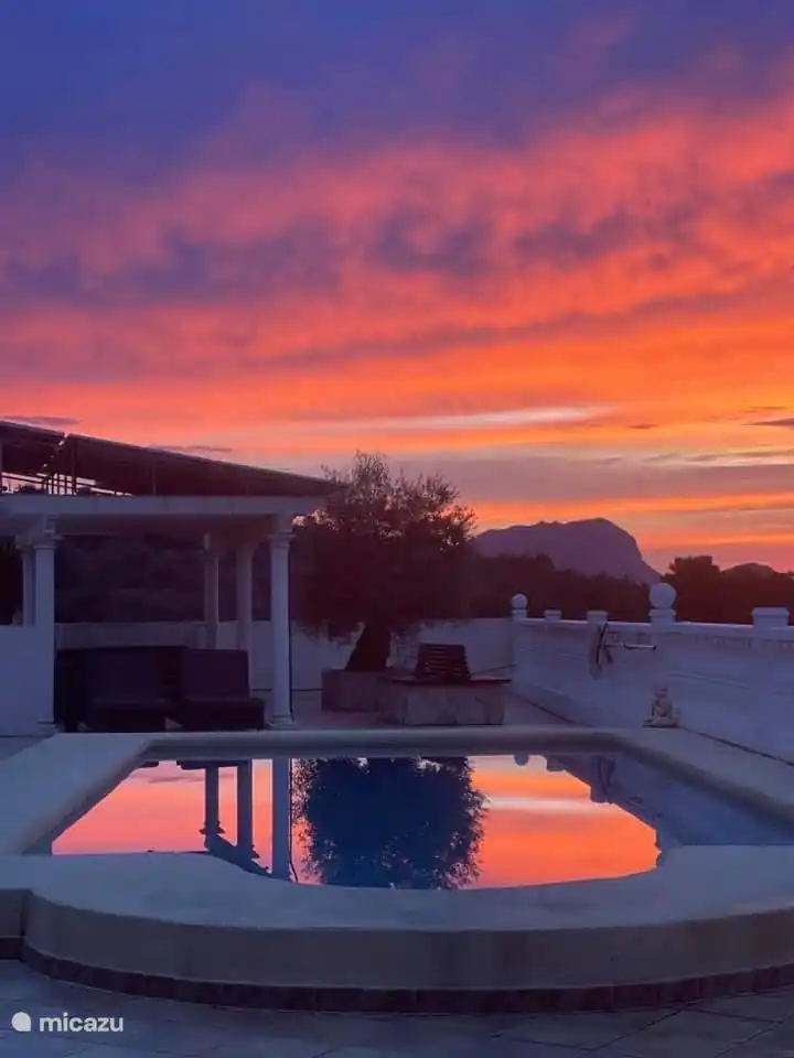 Een mooie zonsopkomst met zicht op de Montgo