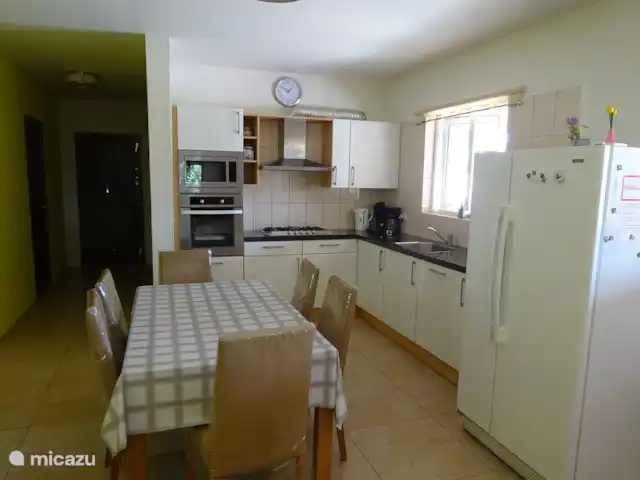 Villa J van Domburg huren in Aruba, Paradera, Rooi Afo - villa keuken voorzien van alle nodige apparaturen.