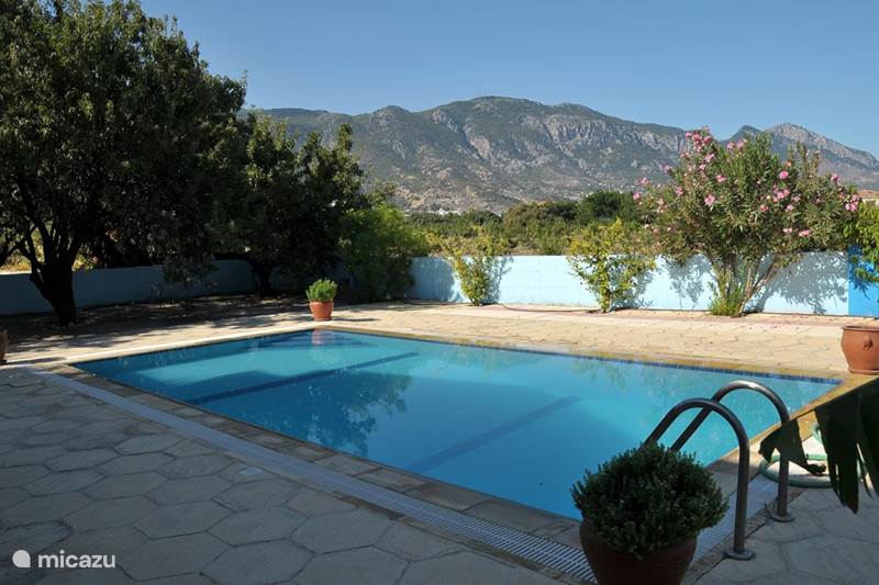 Vakantiehuis Cyprus, Noord-Cyprus, Alsancak, bij Girne/Kyrenia Villa Villa met privé zwembad