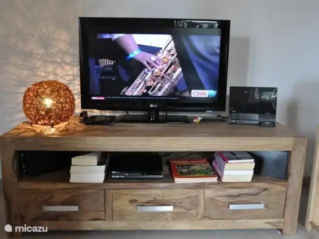 Chalet am Sonnenpiste en Austria, Carintia, Kötschach-Mauthen - chalet En la sala de estar también hay un televisor de pantalla plana y reproductor de CD para películas, estación de acoplamiento para iPod, radio / reproductor de CD.
También encontrará una amplia gama de películas y juegos aquí.