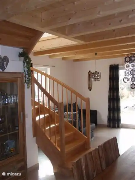 L'escalier ouvert dans la maison.