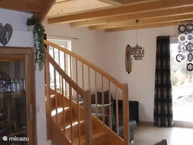 Chalet am Sonnenpiste en Austria, Carintia, Kötschach-Mauthen - chalet La escalera abierta en la casa.