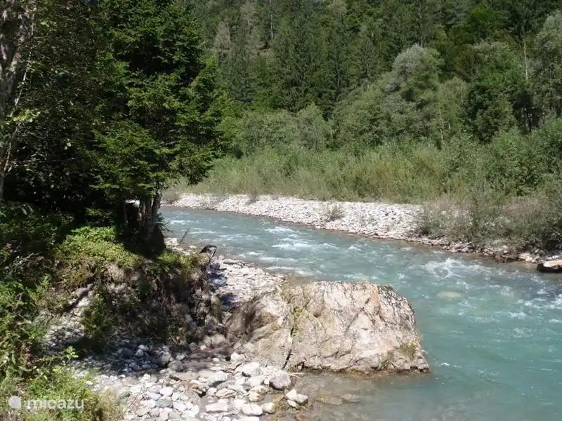 Si vous préférez la rivière, vous trouverez cet endroit à quelques minutes de la maison, vous pourrez également vous y amuser par beau temps.