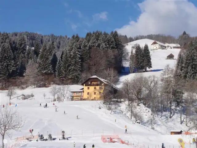 Chalet am Sonnenpiste en Austria, Carintia, Kötschach-Mauthen - chalet Pista de esquí local donde es maravilloso pasar con niños pequeños o como esquiador novato
