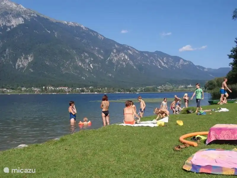 Mais si vous voulez être plus près de chez vous, il y a beaucoup de lacs dans la région où il fait aussi bon se détendre, comme ici au Pressegersee.