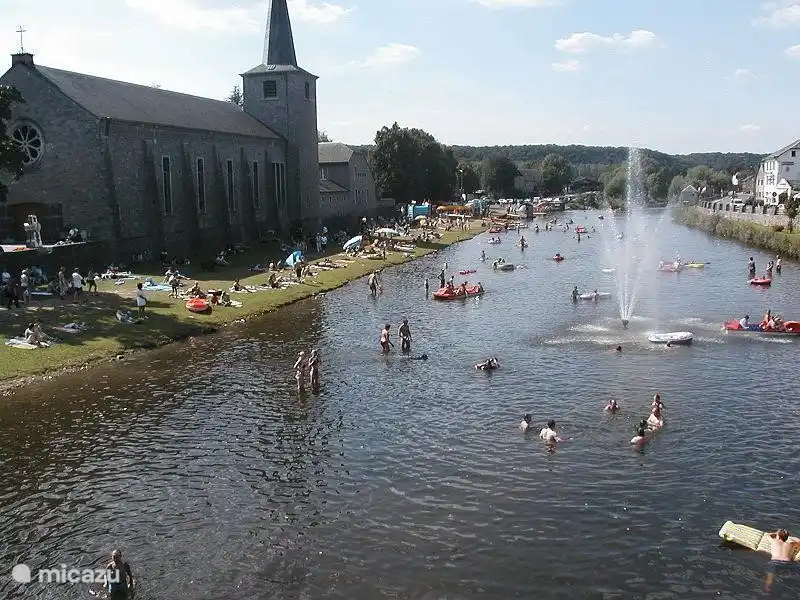 Die sehr nahe gelegenen Dorf Hotton ist ein Muss. Besuchen Sie die Höhlen von Hotton oder sogar näher an Schloss Ny. Und zahlreiche andere Aktivitäten in der Nähe ...