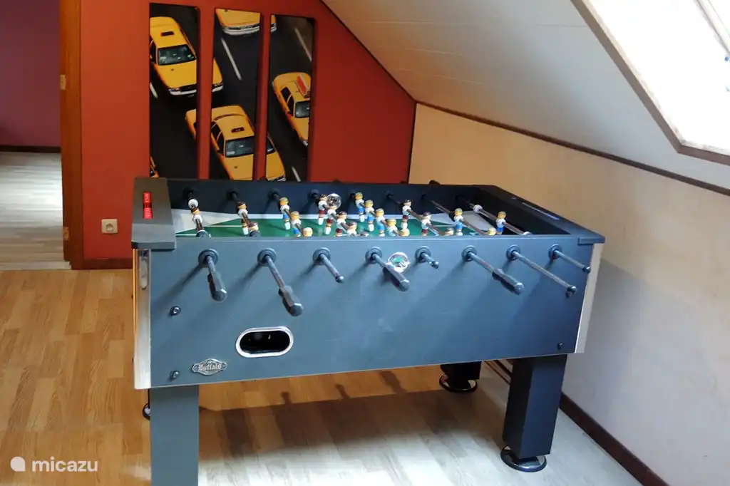 Gemütliches Kickerspiel vorhanden, Spaß für Jung und Alt!