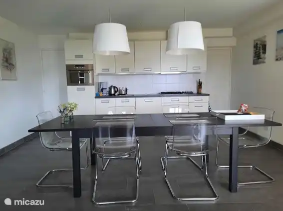 Voll ausgestattete Küche