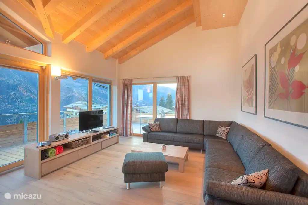 Détendez-vous dans le coin salon spacieux.