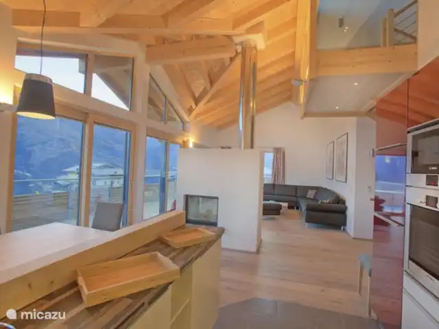 Location de Vacances Autriche, Salzburgerland, Bramberg am Wildkogel, chalet - Alpenchalet am Wildkogel - Émeraude Grande salle à manger et cheminée.