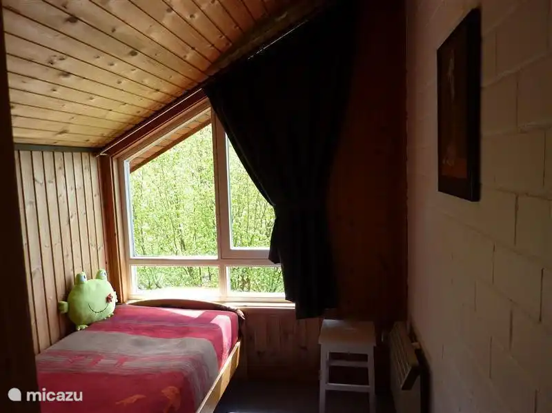 1 Schlafzimmer mit Doppelbett im Obergeschoss.