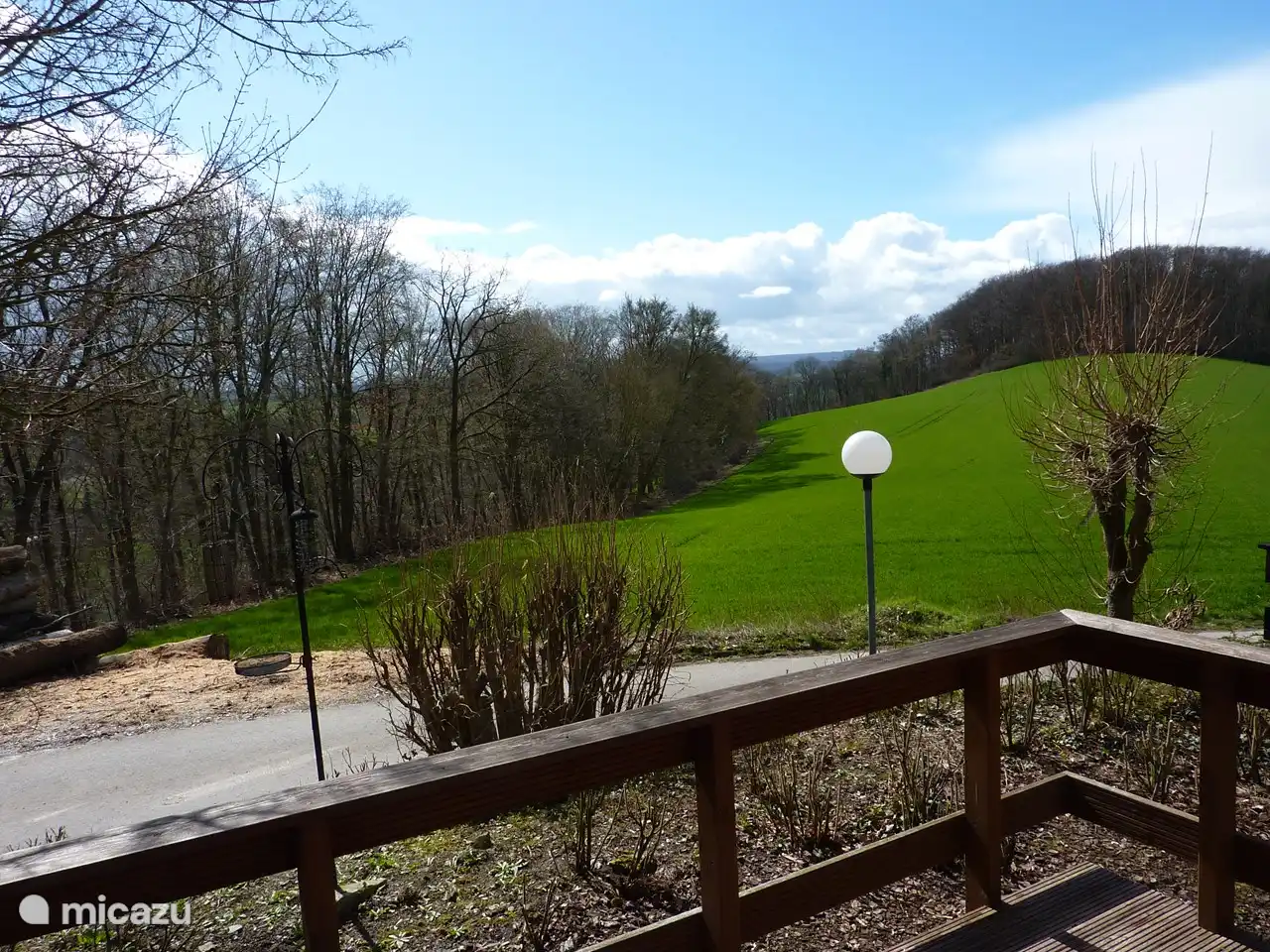 Blick von der Terrasse im März.