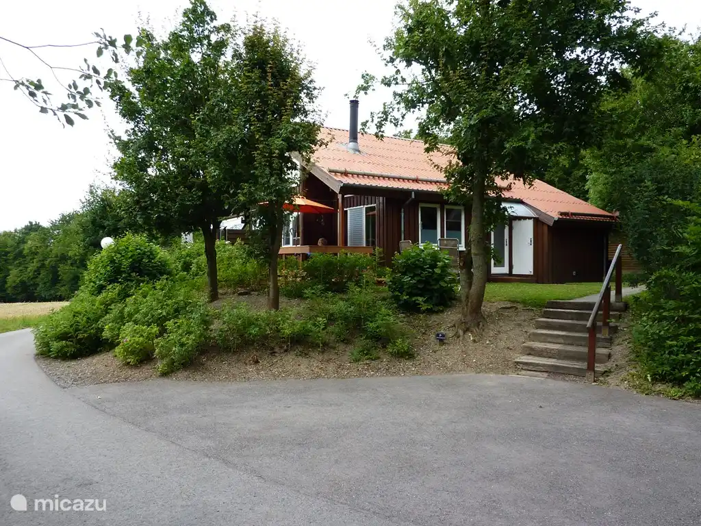 Bei schönem Wetter können Sie im Garten mit einer schönen Aussicht entspannen.