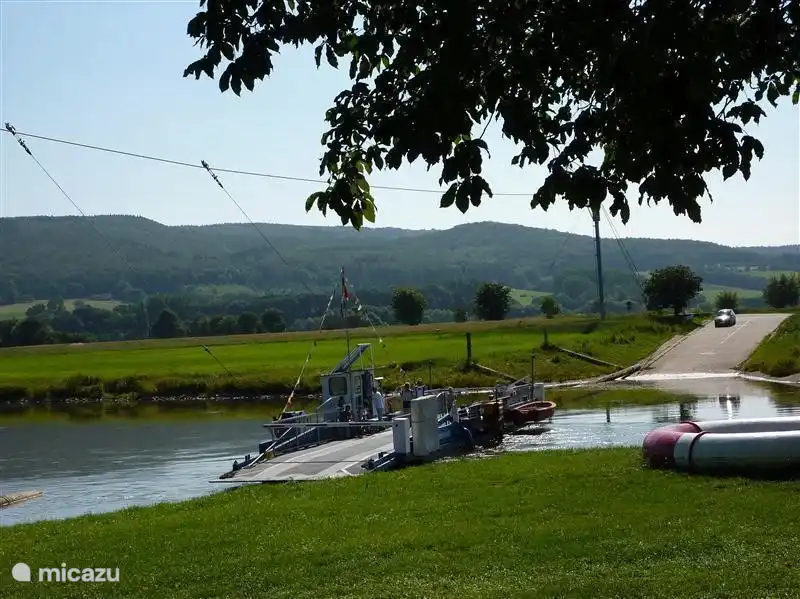 Die Fähre von Grosse Wieden. Mit dem Fahrrad entlang der Weser und auf der anderen Seite wieder. Sehr schön!