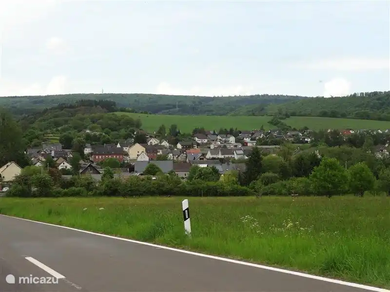 De vuelta en Bengel, puedes ver el pueblo frente a ti de esta manera.