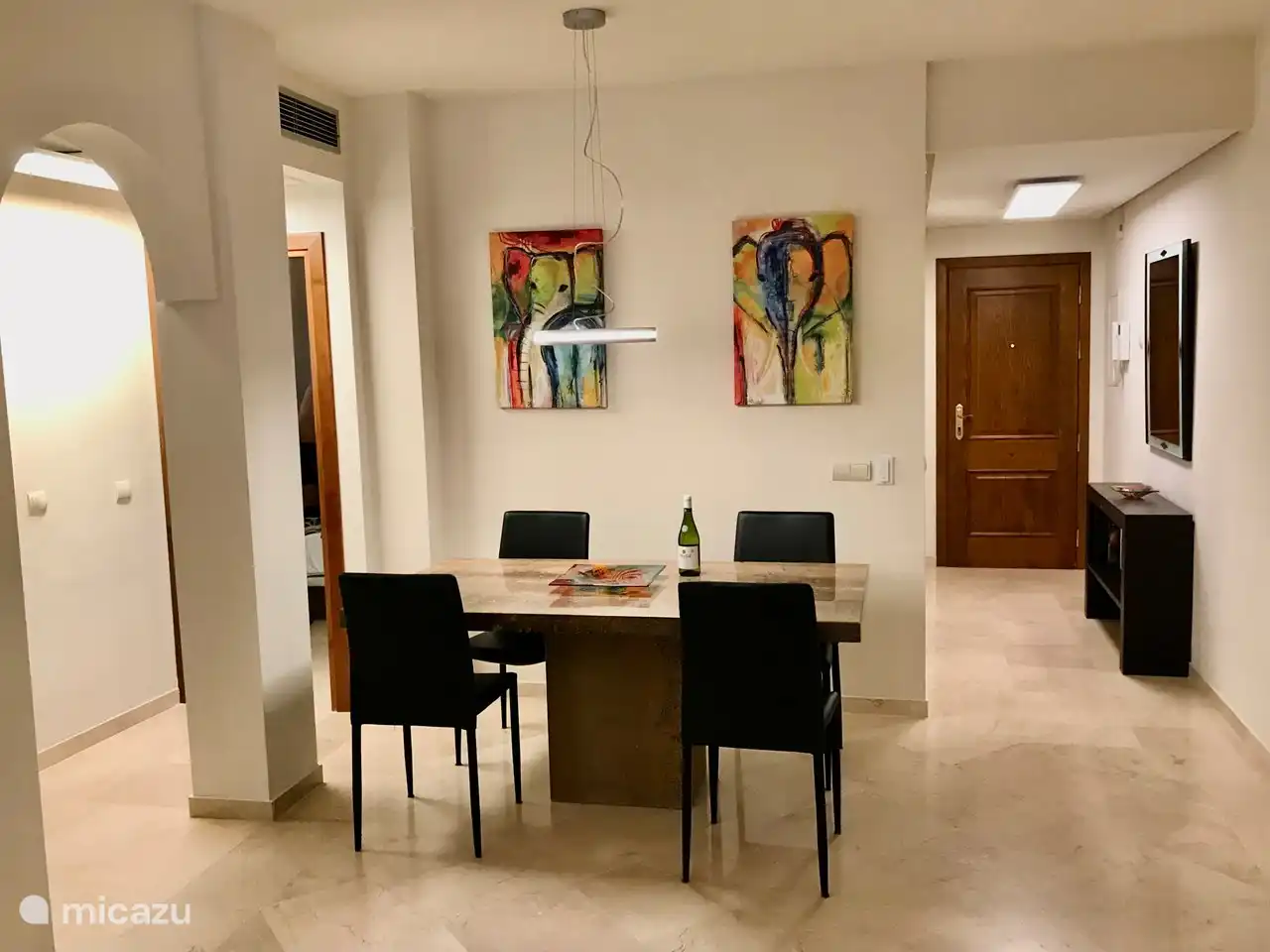 La salle à manger du salon.