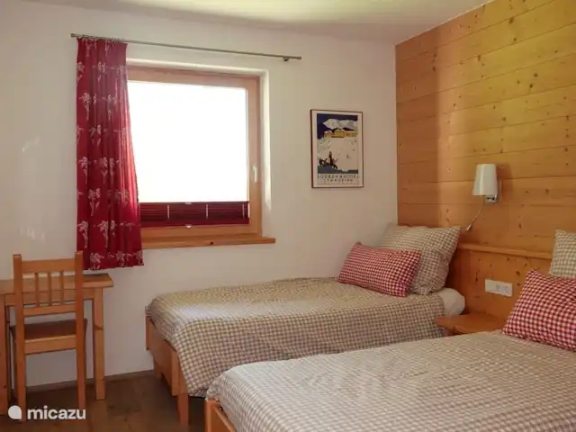 chalet huren in Oostenrijk, Salzburgerland, Bramberg am Wildkogel – Alpenchalet am Wildkogel Slaapkamer voor 2 personen in appartement Smaragd.