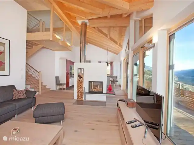 chalet huren in Oostenrijk, Salzburgerland, Bramberg am Wildkogel – Alpenchalet am Wildkogel Heerlijk de ruimte in de woonkamer van appartement Smaragd.