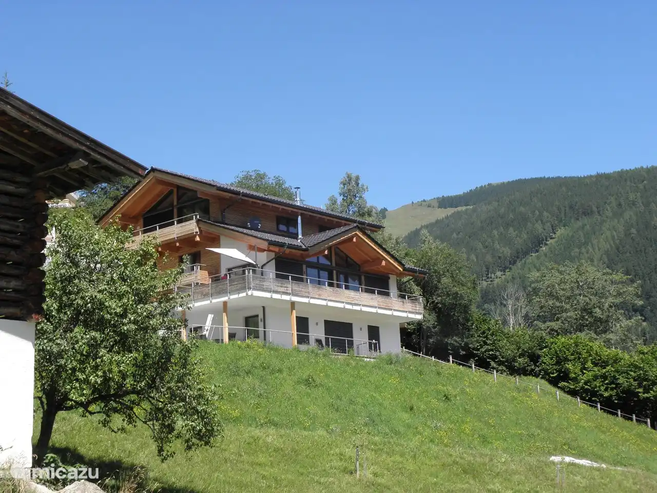 Apartment Smaragd (oben) und Apartment Kristall (unten) bilden zusammen das Alpenchalet am Wildkogel.