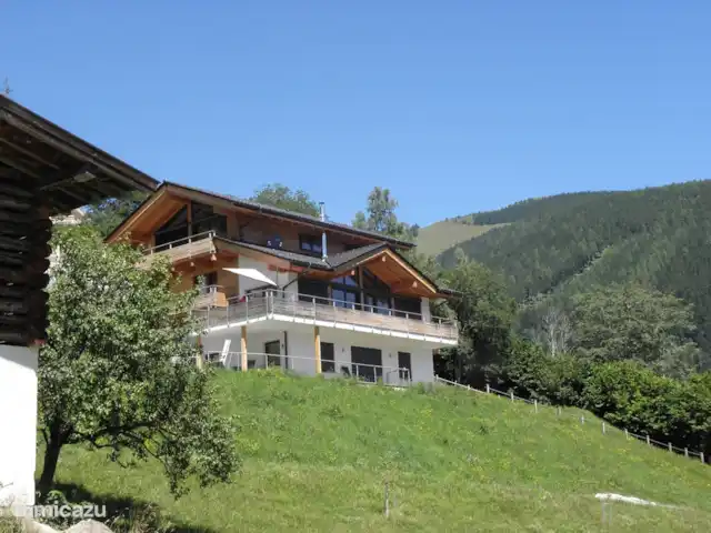 chalet huren in Oostenrijk, Salzburgerland, Bramberg am Wildkogel – Alpenchalet am Wildkogel Appartement Smaragd (boven) en appartement Kristall (beneden) vormen samen het Alpenchalet am Wildkogel.