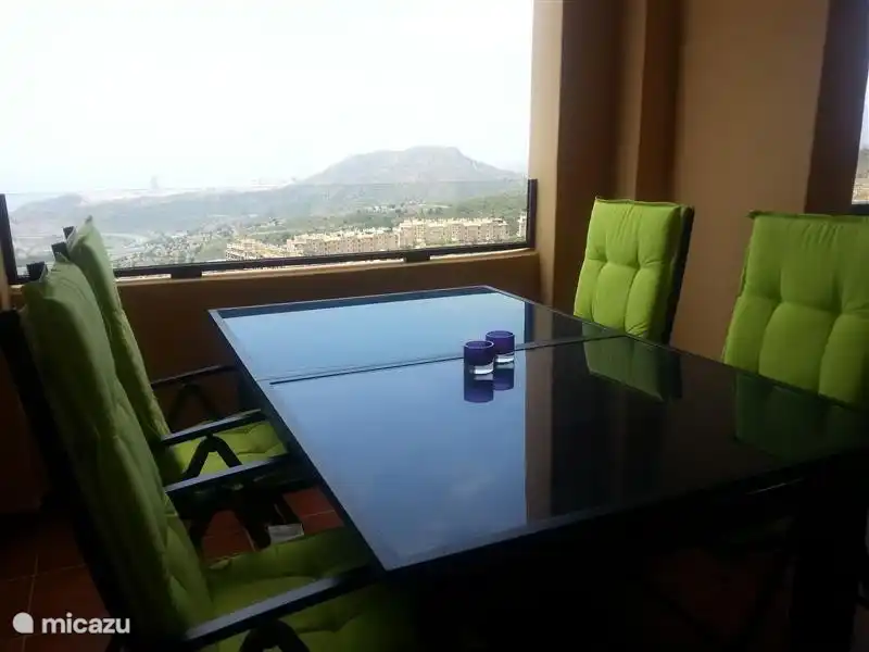 De la terrasse, vous avez une vue magnifique sur la mer Méditerranée et Málaga, Benalmádena et Torremolinos.