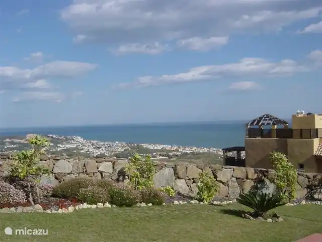 Colinas de Procusan en España, Costa del Sol, Málaga - apartamento Una vista desde el lateral del complejo.