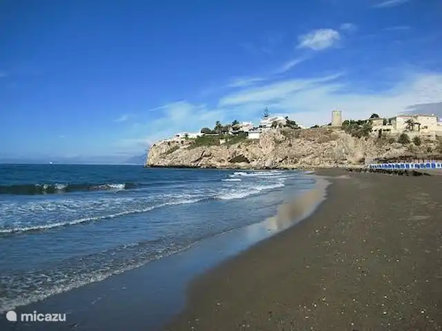 Colinas de Procusan en España, Costa del Sol, Málaga - apartamento Esta es la playa de Rincón de la Victoria. Se puede llegar desde el apartamento en unos 10 minutos en coche. El aparcamiento en la zona es gratuito.