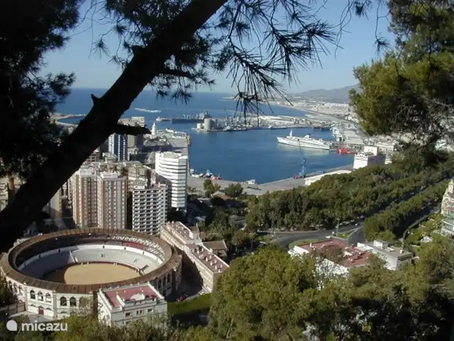 Colinas de Procusan en España, Costa del Sol, Málaga - apartamento Málaga es una provincia y ciudad preciosa. Conduces desde el apartamento hasta el centro de Málaga en unos 20 minutos. Hay mucho para ver, jugar, comer y beber aquí.