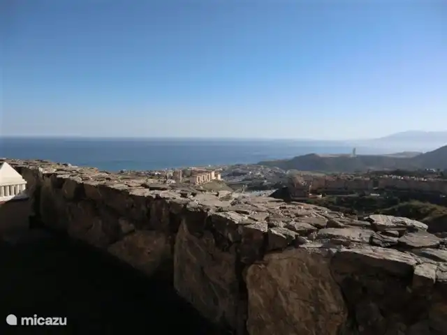 Colinas de Procusan en España, Costa del Sol, Málaga - apartamento Además desde la piscina se puede disfrutar de una vista al mar, Málaga y otros balnearios.