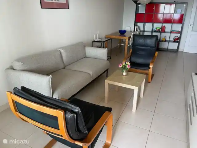 Colinas de Procusan en España, Costa del Sol, Málaga - apartamento El salón está separado de la cocina. Aquí entra mucha luz desde la terraza.