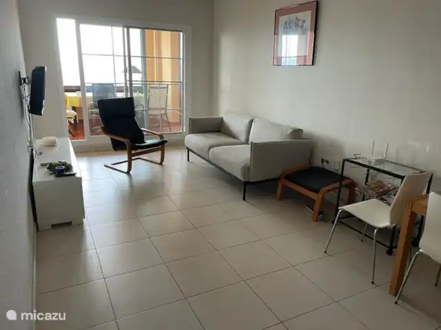 Colinas de Procusan en España, Costa del Sol, Málaga - apartamento Desde el salón se accede a través de las puertas correderas a la gran terraza con vistas al mar.