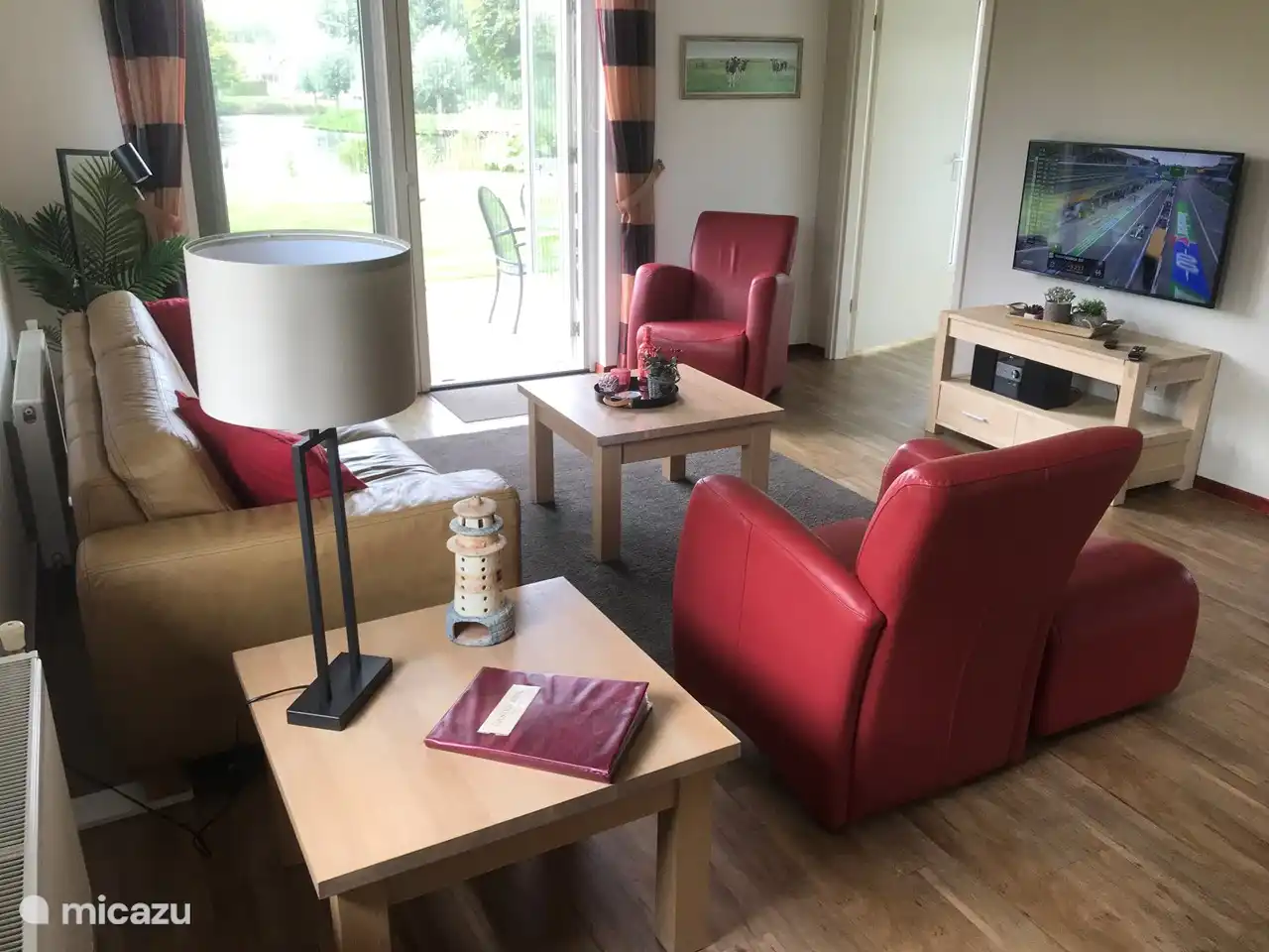 Sitzecke mit Blick aufs Wasser