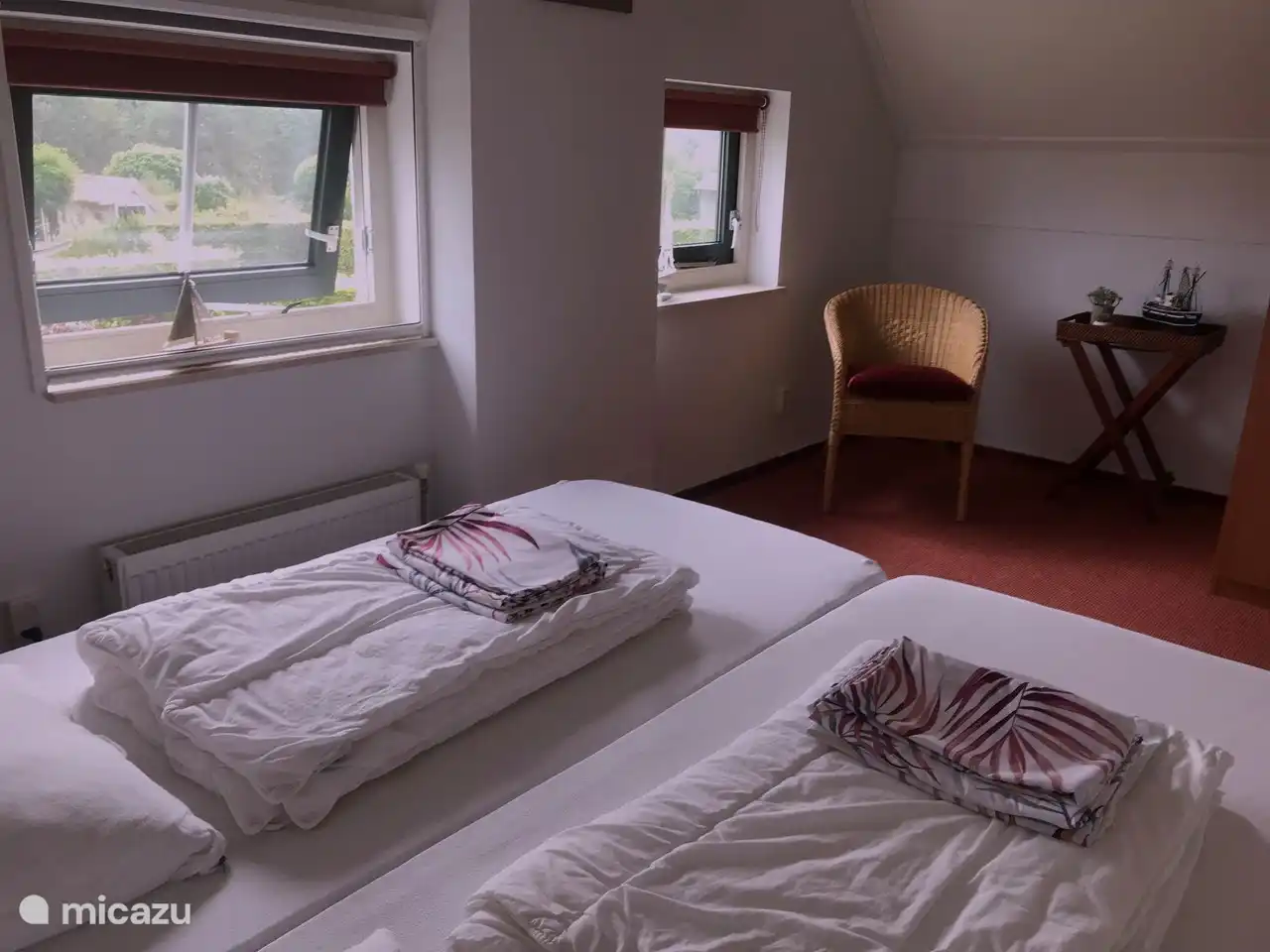 Schlafzimmer II: (2 Betten) + 1 ausklappbares Gästebett