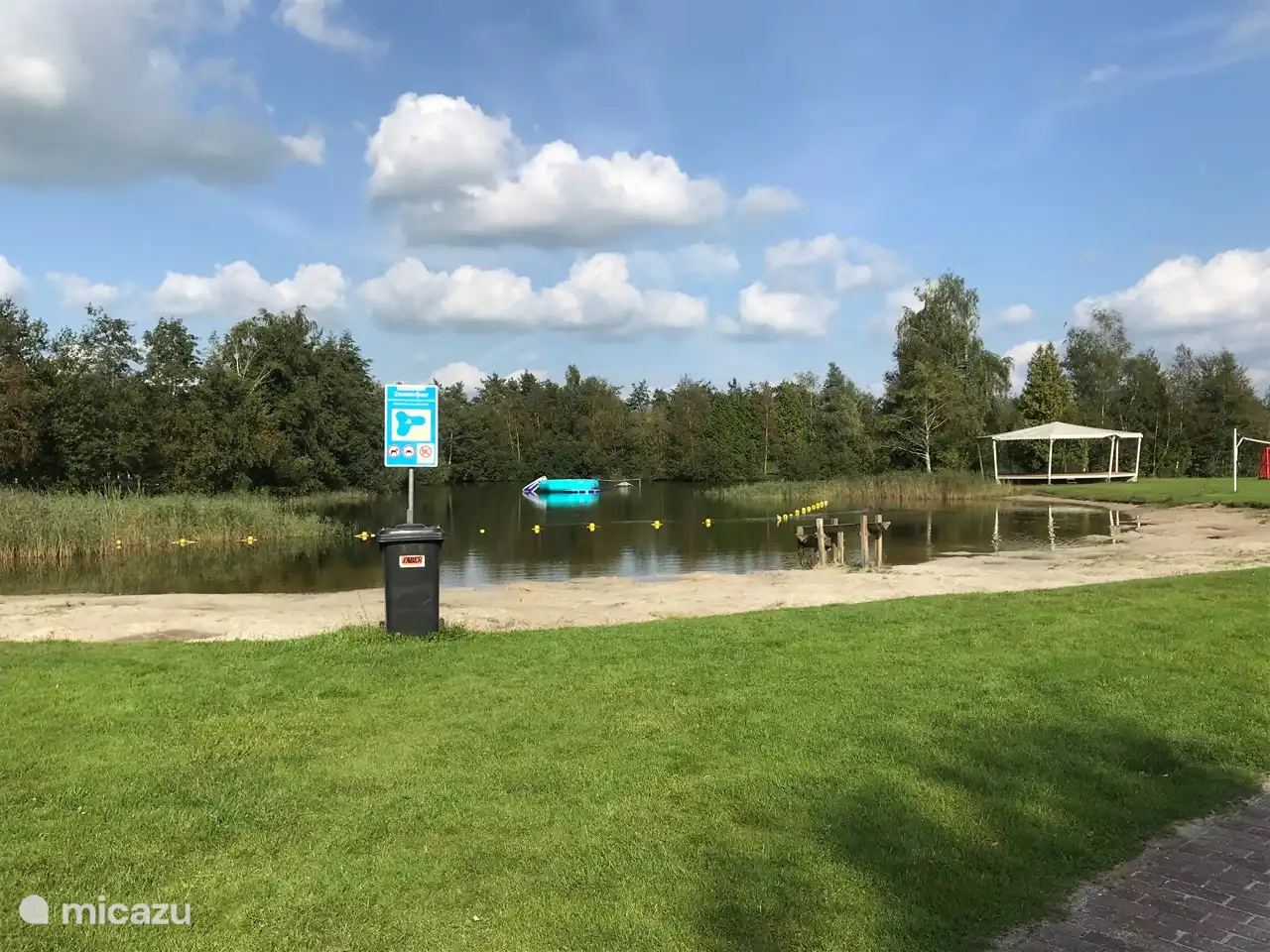 Wasserspaß im Park für die heißen Tage