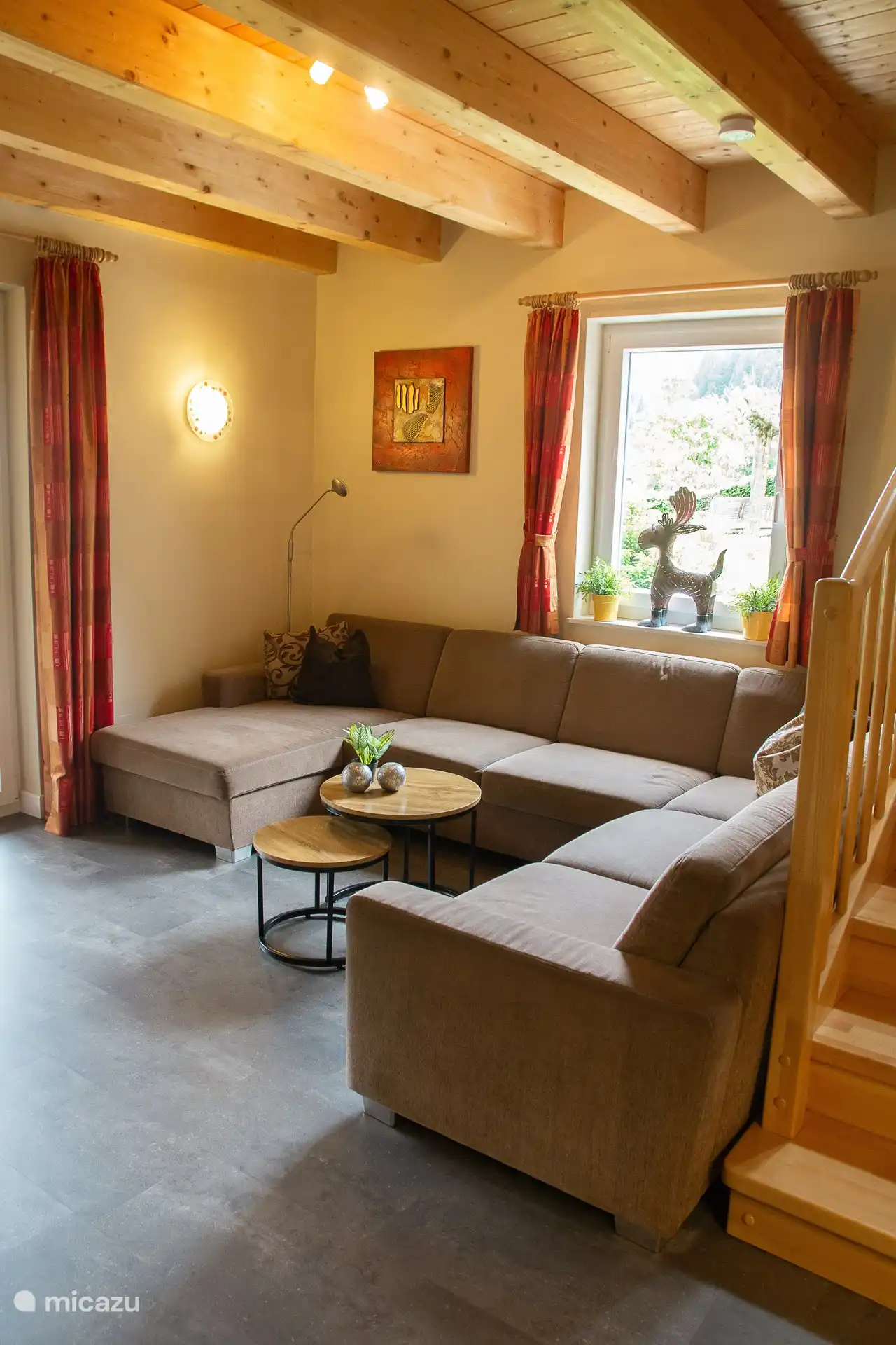 Sehr geräumiger und komfortabler Sitzbereich.
