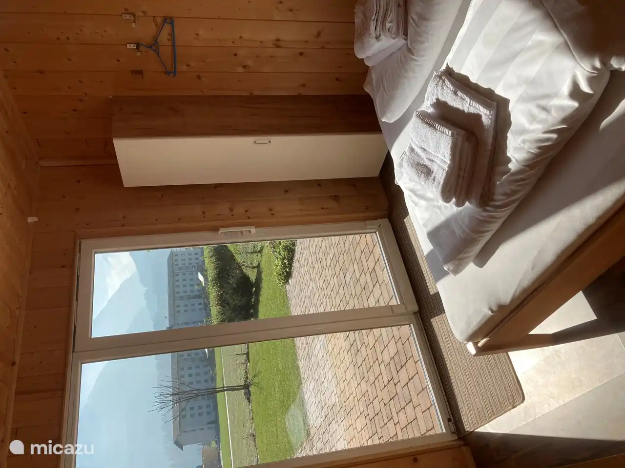 Blick vom Schlafzimmer im Garten.