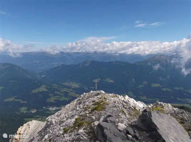 Der höchste Punkt des Polinik. Blick über das Tal und hinunter nach Venedig