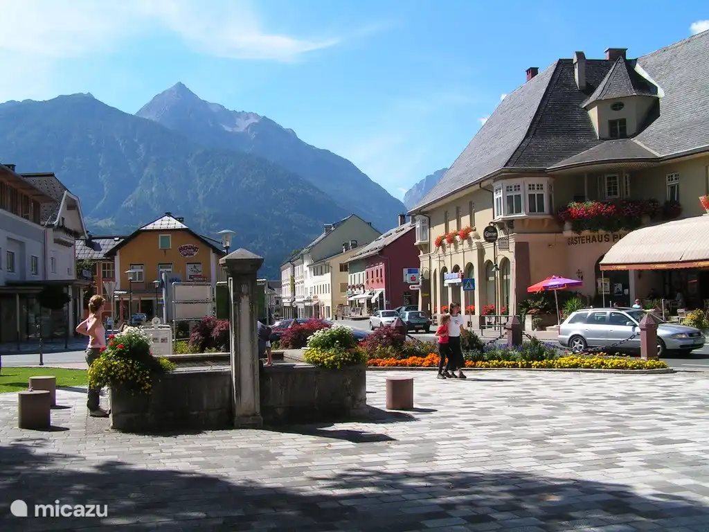 Das schöne Skigebiet Kötschach-Mauthen direkt neben den Hütten. Hier ist es schön und ruhig Skifahren ohne Massentourismus und die Skipässe sind noch recht erschwinglich. Eine schöne Aussicht auf die Skipiste vom Schlafzimmer Balkon oder Gartenterrasse.
Wenn der Schnee Fällen können sk