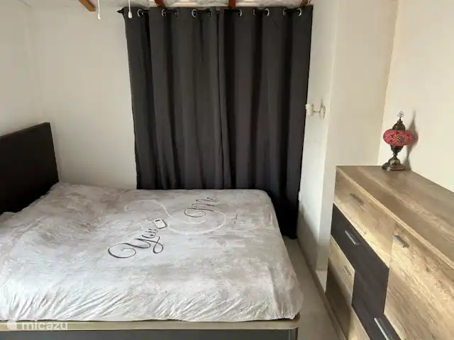 Casa Jomy Coveta El Campello Neptuno en España, Costa Blanca, El Campello - casa vacacional Cama con somier en el dormitorio 3: 160 x 200 con colchón y cubrecolchón de lujo. (23 de diciembre)