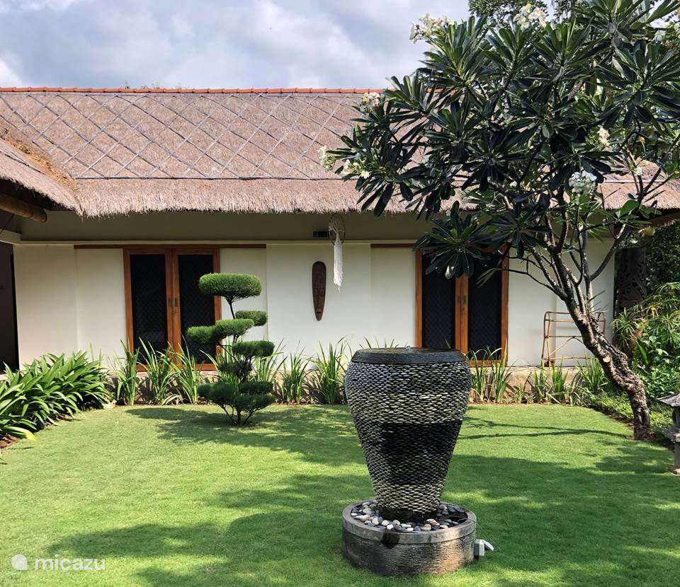  Villa  Kayu  Putih  in Lovina Bali huren Micazu