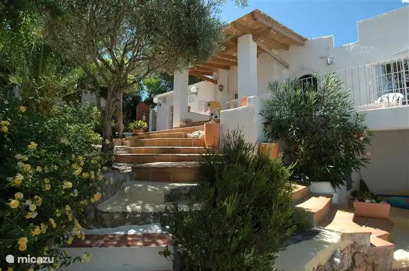 Stairs between house and pool
