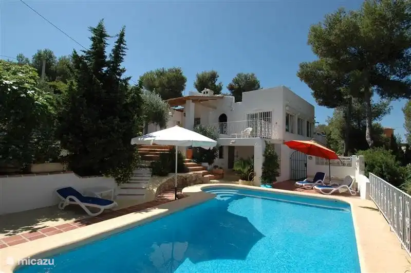 Pool and villa Carasol