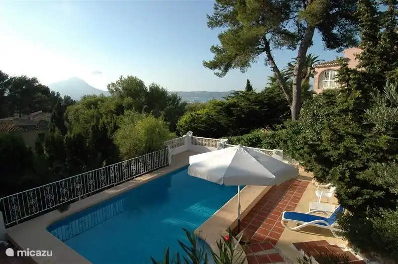 Overlooking the harbor, the beach and the mountain Montgo