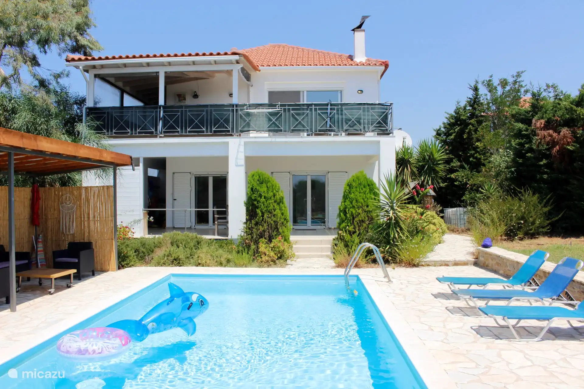 villa in Griekenland huren? – Villa Kerasi zwembad strand zeezicht