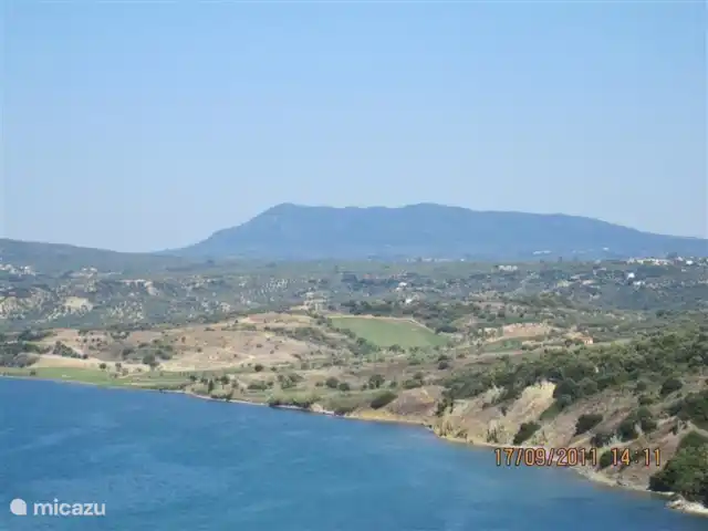 Villa Kerasi piscine plage vue mer | Grèce, Péloponnèse, Evangelismos - villa La baie de Navarin près de Pylos. louez un bateau puis explorez les îles (inhabitées), naviguez jusqu'à une plage et profitez-en. Le surf ou la voile est également possible.